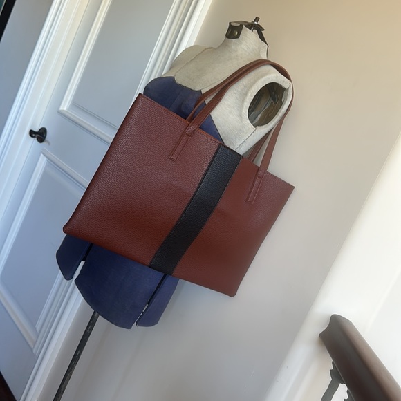 VINCE CAMUTO Vegan Leather Tote - Luck Tote  in Pebbled Red Desert Black Stripe - Picture 8 of 8